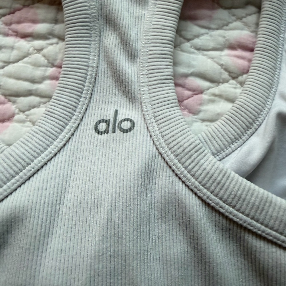 ALO Yoga White Ribbed Tank Top size Small Razorback Active Built in Bra Support - Picture 3 of 3